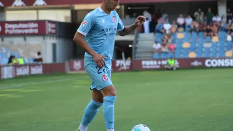 La Cultural avanza en su pretemporada, sigue sumando kilómetros y firma una nueva victoria ante el Pontevedra. Un encuentro que ha servido para que Raúl Llona vea la evolución de su bloque, al que hoy le faltan piezas determinantes de cara al  inicio de la temporada.