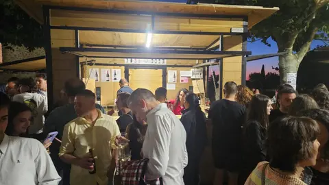 Un total de 15 bodegas de la Denominación de Origen León participan, desde este viernes y hasta el domingo, en la XXII edición de la Feria del Vino de Valencia de Don Juan. Foto: Fernando Oliver.