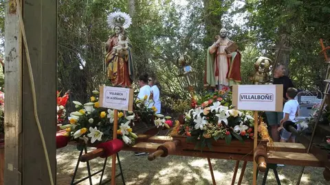 Celebración de la XXXII Fiesta de la Sobarriba, con la procesión de los Santos Patronos de cada localidad del municipio de Valdefresno. Foto: Miguel Ángel García.