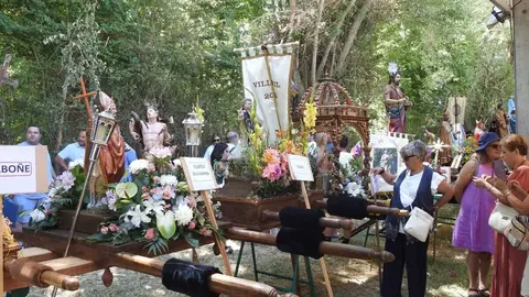 Celebración de la XXXII Fiesta de la Sobarriba, con la procesión de los Santos Patronos de cada localidad del municipio de Valdefresno. Foto: Miguel Ángel García.