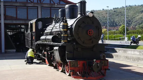 Traslado de la locomotora PV 31 de Ponferrada a los Talleres Ferroviarios de Villablino (León). Foto: César Sánchez.