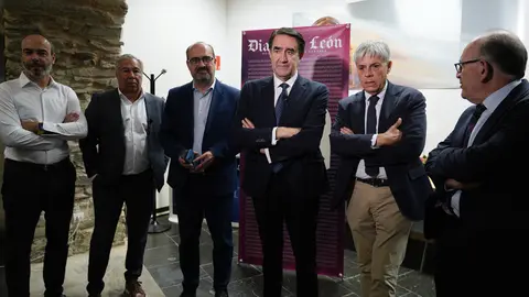 El consejero de Medio Ambiente, Vivienda y Ordenación del Territorio de la Junta de Castilla y León, Juan Carlos Suárez-Quiñones, inaugura la jornada 'Claves de futuro: Transición energética, industria y redes' organizada por Diario de León. Foto: César Sánchez.