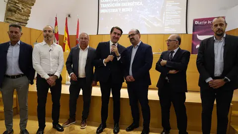 El consejero de Medio Ambiente, Vivienda y Ordenación del Territorio de la Junta de Castilla y León, Juan Carlos Suárez-Quiñones, inaugura la jornada 'Claves de futuro: Transición energética, industria y redes' organizada por Diario de León. Foto: César Sánchez.
