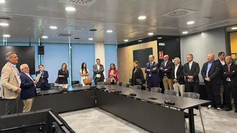 La Cultural y Deportiva Leonesa ya forma parte oficialmente de la Liga Hypermotion, la Segunda División del fútbol español. El club fue presentado este lunes junto a los otros tres equipos incorporados a la categoría: Ceuta, Andorra y Real Sociedad B, en un acto institucional que supone el inicio de una nueva etapa para la entidad leonesa. Fotos: Ayto León