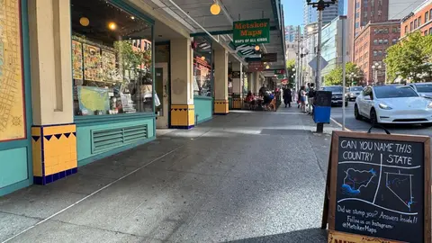 La librería Metsker Maps, ubicada en el emblemático Pike Place Market de Seattle (Estados Unidos), donde se puede encontrar la guía turística que dedica un capítulo a León.