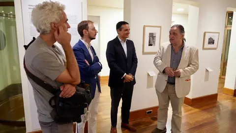 El Museo Casa Botines Gaudí expone las fotografías que Català-Roca hizo en León. Foto: Campillo.