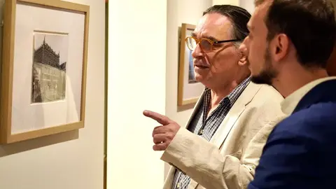 El Museo Casa Botines Gaudí expone las fotografías que Català-Roca hizo en León. Foto: Campillo.