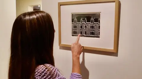 El Museo Casa Botines Gaudí expone las fotografías que Català-Roca hizo en León. Foto: Campillo.