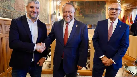 Pleno ordinario de la Diputación de León, en cuyo orden del día se encuentra la toma de posesión de dos nuevos diputados. Foto: Campillo.