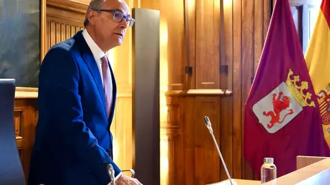 Pleno ordinario de la Diputación de León, en cuyo orden del día se encuentra la toma de posesión de dos nuevos diputados. Foto: Campillo.
