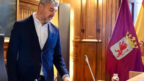 Pleno ordinario de la Diputación de León, en cuyo orden del día se encuentra la toma de posesión de dos nuevos diputados. Foto: Campillo.