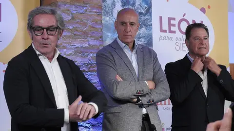 Acto de presentación de la 68 edición de la Feria Internacional de Muestras de Asturias, con la participación de los presidentes de las Cámaras de Comercio de León y Gijón, Javier Vega y Félix Bargaño; el alcalde de León, José Antonio Diez; el delegado territorial de la Junta, Eduardo Diego; el vicepresidente de la Diputación, Roberto Aller, y el director general de la Feria, Álvaro Alonso, entre otros.