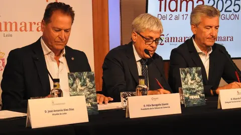 Acto de presentación de la 68 edición de la Feria Internacional de Muestras de Asturias, con la participación de los presidentes de las Cámaras de Comercio de León y Gijón, Javier Vega y Félix Bargaño; el alcalde de León, José Antonio Diez; el delegado territorial de la Junta, Eduardo Diego; el vicepresidente de la Diputación, Roberto Aller, y el director general de la Feria, Álvaro Alonso, entre otros.
