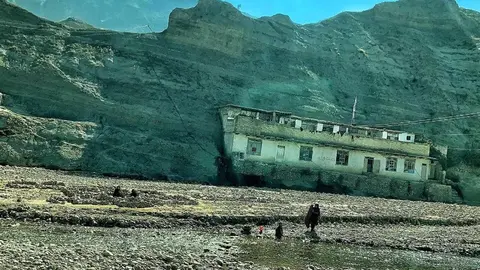 Orilla del río Kabul en la provincia de Sorobi, Afganistán. Foto: Alfonso F. Reca