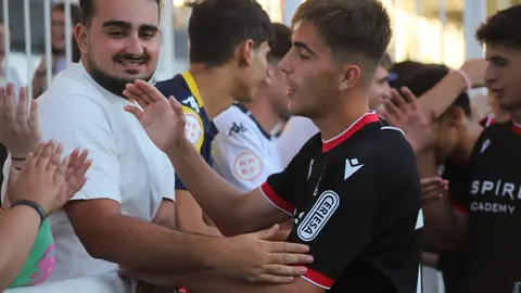 Un momento del partido entre la Cultural y el Burgos en El Plantío, primer test serio del verano para los leoneses Foto: Isaac Llamazares.
