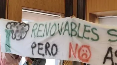 Protestas contra la planta de biomasa en el pleno municipal de León