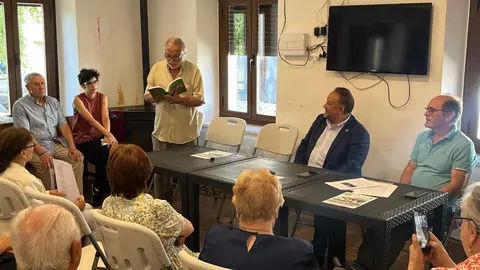 Un filandón rinde homenaje a la escuela rural en La Mata del Curueño.