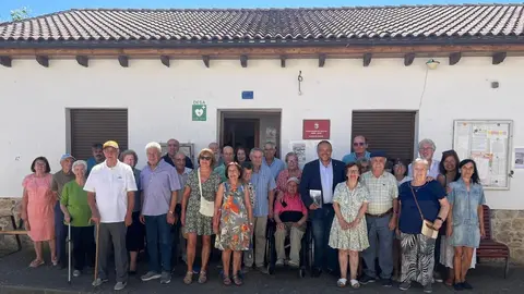Un filandón rinde homenaje a la escuela rural en La Mata del Curueño.