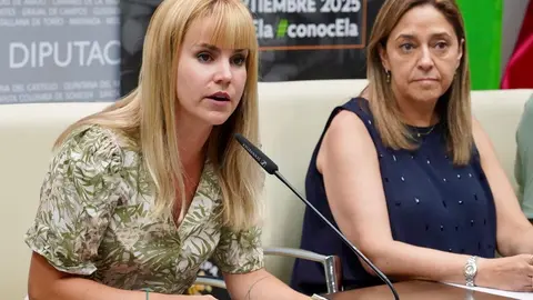La diputada de Juventud y Deportes, Patricia Martínez, presenta el Trail Solidario ‘Antimio con la ELA’. Junto a ella, la directora de Comunicación, Marketing y RR.PP. de la Asociación Española de Esclerosis Lateral Amiotrófica, Rosa María García Llorente. Foto: Campillo.