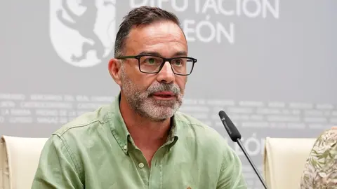 Presentación del Trail Solidario ‘Antimio con la ELA’. En la imagen, Roberto Salvadores, de la Junta Vecinal de Antimio de Arriba. Foto: Campillo.