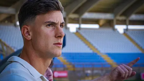 La Cultural y Deportiva Leonesa ha oficializado este viernes la incorporación de dos jugadores con visión muy ofensiva, Collado y Paraschiv. Ambos ya conocen las instalaciones culturalistas. Fotos: CyDLeonesa