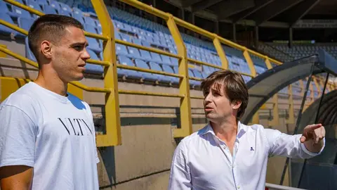 La Cultural y Deportiva Leonesa ha oficializado este viernes la incorporación de dos jugadores con visión muy ofensiva, Collado y Paraschiv. Ambos ya conocen las instalaciones culturalistas. Fotos: CyDLeonesa