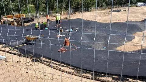 La pista, con 505 metros de recorrido y diseñada para todas las edades, avanza a buen ritmo y posicionará al barrio leonés como referente autonómico en esta disciplina