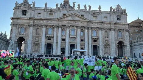 Los peregrinos leoneses se hacen sentir en el Jubileo de los Jóvenes en Roma. Fotos: Cofradía Dulce Nombre de Jesús Nazareno