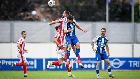 El equipo berciano firma su segundo partido consecutivo sin encajar goles en una pretemporada prometedora. El Sporting, superior en dominio y ocasiones, no logró materializar su insistencia.