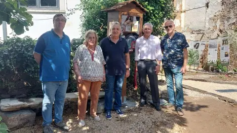 Mini biblioteca de libros libres en Villafranca del Bierzo (León), impulsadas por A Plena Cultura
