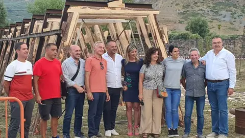 El II Concurso Nacional de Entibadores Mineros en Cabrillanes reivindica una profesión clave en la historia minera leonesa, hoy desaparecida pero aún viva gracias a la tradición y el reconocimiento popular