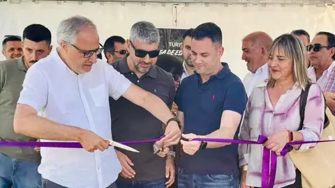 Vega de Espinareda ha vuelto a vivir este domingo 3 de agosto una de sus jornadas más tradicionales y festivas con la celebración de la Feria del Espino, una cita que hunde sus raíces en el año 1317.