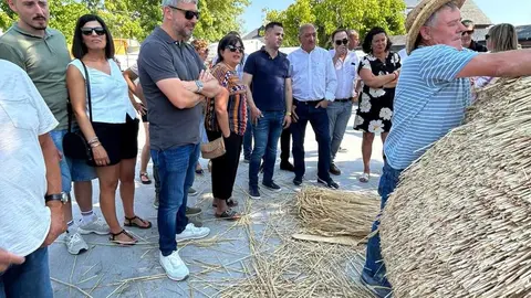 Vega de Espinareda ha vuelto a vivir este domingo 3 de agosto una de sus jornadas más tradicionales y festivas con la celebración de la Feria del Espino, una cita que hunde sus raíces en el año 1317.