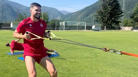 La plantilla de la Cultural y Deportiva Leonesa, este lunes, durante su stage en Villablino. Fotos CyDLeonesa