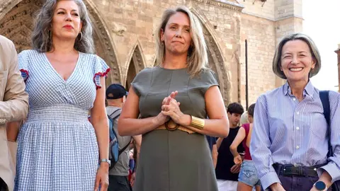 La vicesecretaria nacional de Coordinación Sectorial del PP, Alma Ezcurra, comparece para hablar de actualidad política durante su visita León acompañada del secretario provincial, Eduardo Diego, y el portavoz en el Ayuntamiento de la capital, David Fernández. Foto: Campillo