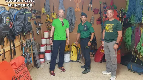El subdelegado del Gobierno, Héctor Alaiz, visita el GREIM de la Guardia Civil con sede en Sabero.