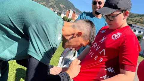 El equipo leonés continúa su pretemporada tras el stage en Villablino, con la mirada puesta en reforzar la plantilla antes del inicio liguero. Fotos: CyDLeonesa