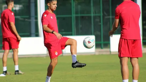 El equipo leonés continúa su pretemporada tras el stage en Villablino, con la mirada puesta en reforzar la plantilla antes del inicio liguero. Fotos: CyDLeonesa