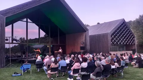 Asistimos, afortunados, a la presentación en la sede de la Fundación Cerezales Antonino y Cinia de la primorosa reedición por parte de Editorial Nórdica del libro 'La Lentitud de los Bueyes' de Julio Llamazares. (Jesús Ferrero)