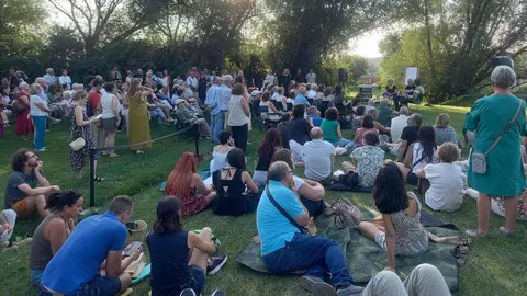 Asistimos, afortunados, a la presentación en la sede de la Fundación Cerezales Antonino y Cinia de la primorosa reedición por parte de Editorial Nórdica del libro 'La Lentitud de los Bueyes' de Julio Llamazares. (Jesús Ferrero)