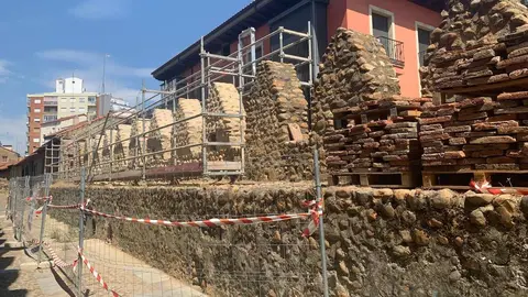 El tramo más deteriorado del recinto amurallado, entre Prado de los Judíos y Caño Riaño, recupera su dignidad histórica tras años en la Lista Roja de Hispania Nostra.
