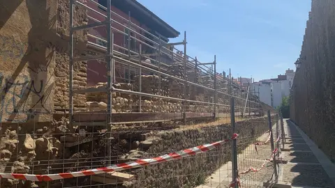 El tramo más deteriorado del recinto amurallado, entre Prado de los Judíos y Caño Riaño, recupera su dignidad histórica tras años en la Lista Roja de Hispania Nostra.