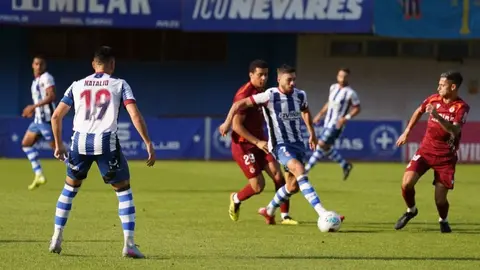 La Cultural Leonesa iguala 2-2 ante el Avilés Industrial con un once lleno de rotaciones tras un exigente doble enfrentamiento en un solo día. Fotos: Isaac Llamazares | CyDLeonesa