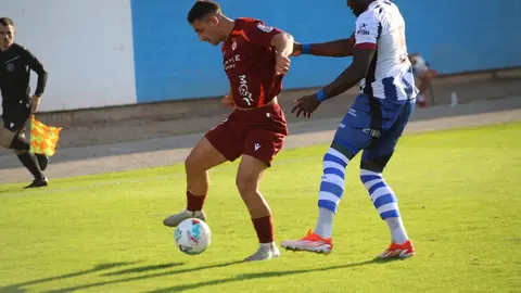 La Cultural Leonesa iguala 2-2 ante el Avilés Industrial con un once lleno de rotaciones tras un exigente doble enfrentamiento en un solo día. Fotos: Isaac Llamazares | CyDLeonesa