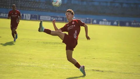 La Cultural Leonesa iguala 2-2 ante el Avilés Industrial con un once lleno de rotaciones tras un exigente doble enfrentamiento en un solo día. Fotos: Isaac Llamazares | CyDLeonesa
