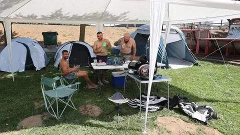 El Gran Premio de Motociclismo de La Bañeza celebra su 64.ª edición con una previsión de 40.000 aficionados, una tradición única y un ambiente que enamoró a leyendas como Ángel Nieto. La Bañeza ya vive la prueba y la ciudad es un escaparate permanente.