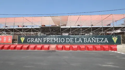 El Gran Premio de Motociclismo de La Bañeza celebra su 64.ª edición con una previsión de 40.000 aficionados, una tradición única y un ambiente que enamoró a leyendas como Ángel Nieto. La Bañeza ya vive la prueba y la ciudad es un escaparate permanente.