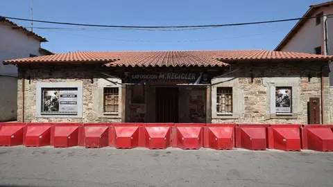 El Gran Premio de Motociclismo de La Bañeza celebra su 64.ª edición con una previsión de 40.000 aficionados, una tradición única y un ambiente que enamoró a leyendas como Ángel Nieto. La Bañeza ya vive la prueba y la ciudad es un escaparate permanente.