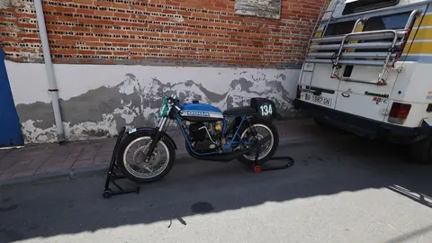 El Gran Premio de Motociclismo de La Bañeza celebra su 64.ª edición con una previsión de 40.000 aficionados, una tradición única y un ambiente que enamoró a leyendas como Ángel Nieto. La Bañeza ya vive la prueba y la ciudad es un escaparate permanente.