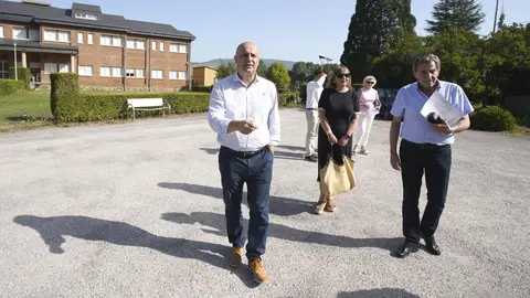 El viceconsejero de Política Agraria Comunitaria y Desarrollo Rural, Jorge Llorente, durante su visita al Centro Integrado de Formación Profesional Agraria de Almázcara (León), para presentar el nuevo ciclo de su oferta formativa. Foto: César Hornija.